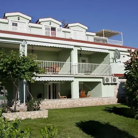 アパート In Okrug Gornji With Pool, Terrace, Ac, Wifi, Washing Machine 3436-5 トロギール