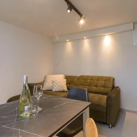 In Okrug Gornji With Pool, Terrace, Ac, Wifi, Washing Machine 3436-5 トロギール
