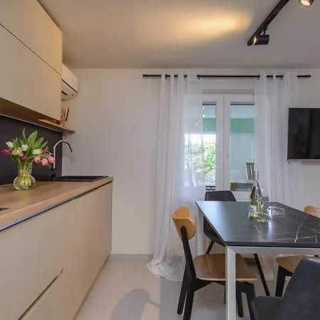 アパート In Okrug Gornji With Pool, Terrace, Ac, Wifi, Washing Machine 3436-5