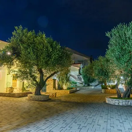 アパート In Okrug Gornji With Pool, Terrace, Ac, Wifi, Washing Machine 3436-5