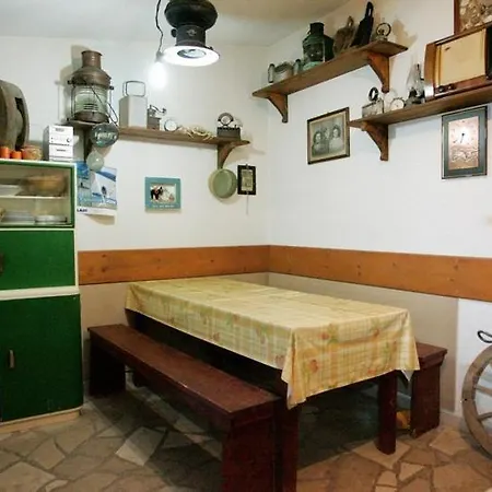 In Okrug Gornji With Pool, Terrace, Ac, Wifi, Washing Machine 3436-5 アパート トロギール