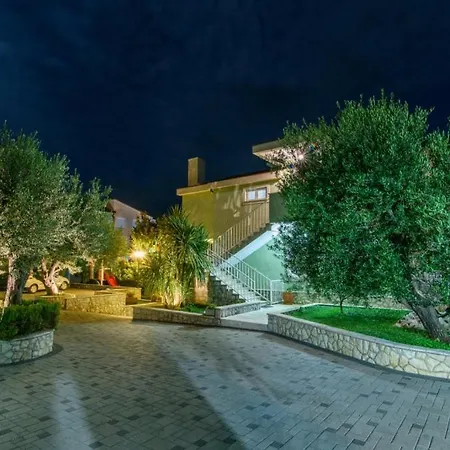 In Okrug Gornji With Pool, Terrace, Ac, Wifi, Washing Machine 3436-5 * トロギール